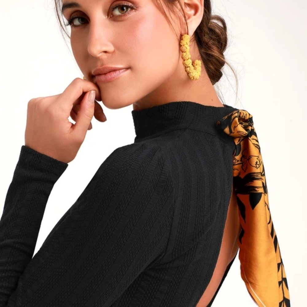 SOLD l Black Knit Open Back Neck Scarf Top - Picture 6 of 8